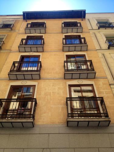 Apartamentos Caballero de Gracia - image 3