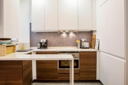 Lovely and Chic 1 Bedroom Apartment next to Atocha - image 4