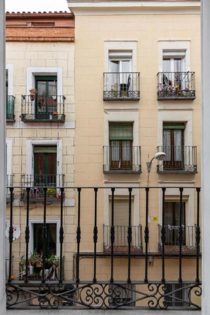 Apartment Madrid Downtown Dos Mayo-Noviciado TSR15 - image 3