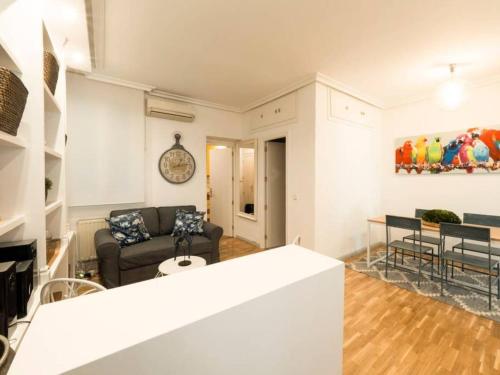 Luxury Apartment in Madrid Center Malasaña AC - image 3
