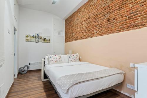 Contemporary Apartment with One-Bedroom in Salamanca Madrid - image 3
