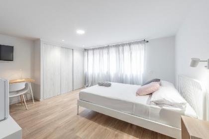 Private room in shared chalet Alameda Osuna 9 Madrid