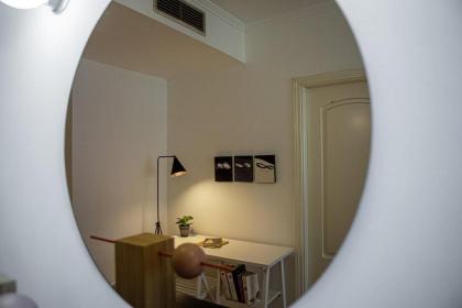 Cute 1 Bed flat with balcony 2mins to Metro - image 9