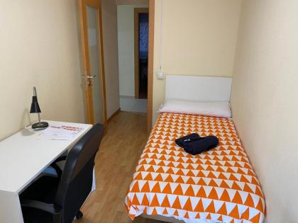 Room in Guest room - H Individual In Reformed Residence has wifi in center num310 Madrid 