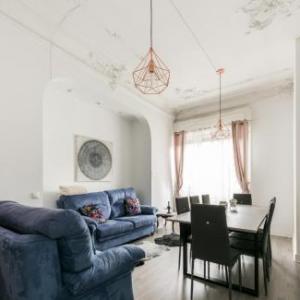 mF 7 ROOmS7 BAtHROOmS OVER GRAN VIA madrid 