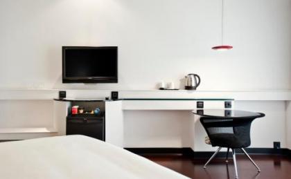 Hilton Madrid Airport - image 18