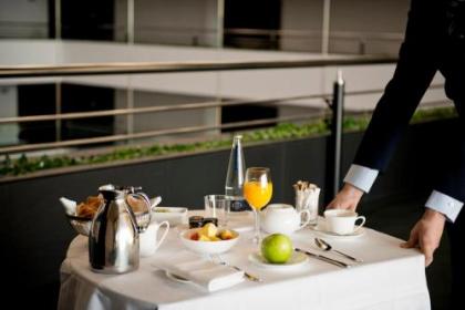 Hilton Madrid Airport - image 2