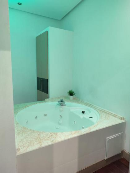 Madrid House Rooms - image 21