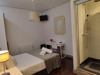 Madrid House Rooms - image 23