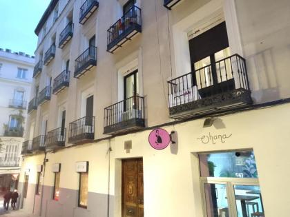 Madrid House Rooms - image 26