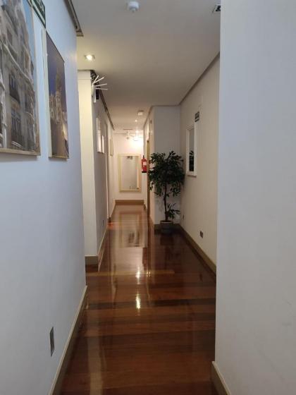 Madrid House Rooms - image 27