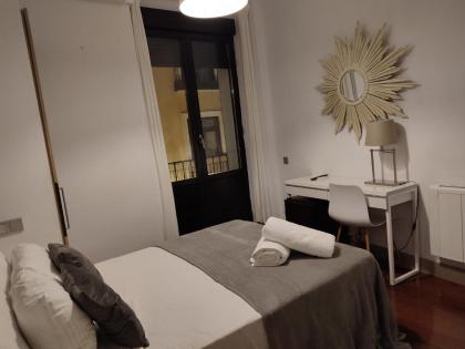 Madrid House Rooms - image 28