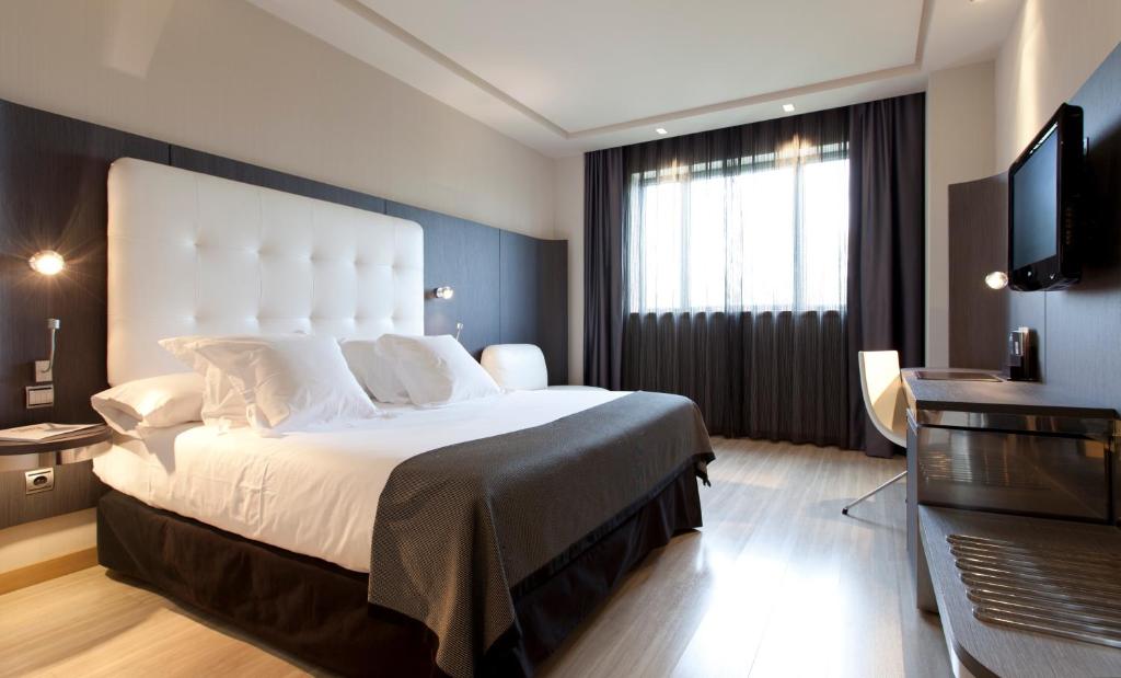 Hotel Maydrit Airport - main image