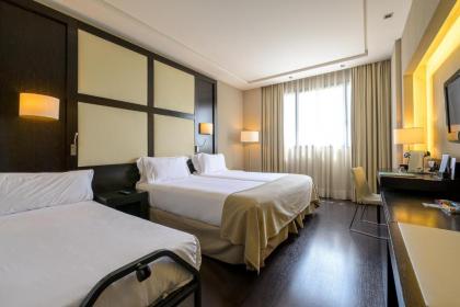 Hotel Maydrit Airport - image 10