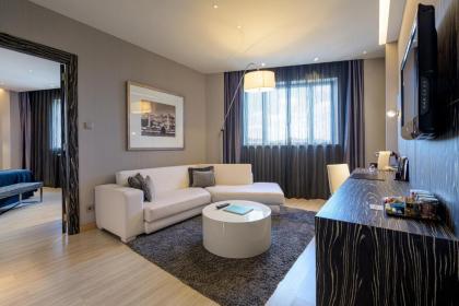 Hotel Maydrit Airport - image 15