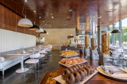 Hotel Maydrit Airport - image 19