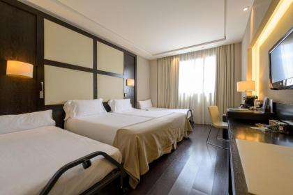 Hotel Maydrit Airport - image 9