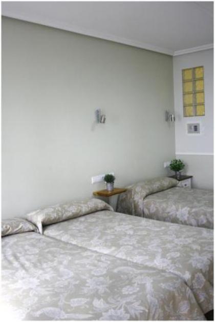 Hostal Madrid - image 18