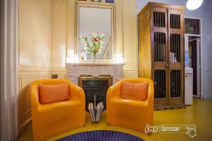 Hostal La Fontana - image 2