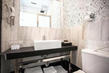 Alhambra Suites - image 16