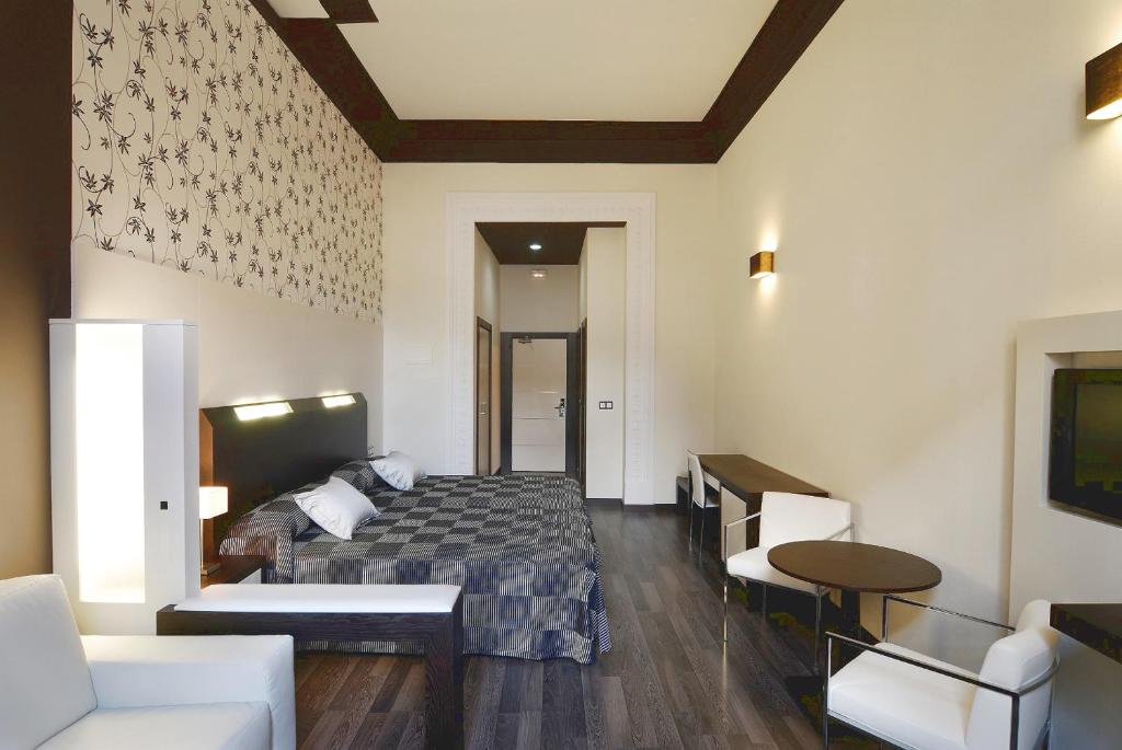 Alhambra Suites - image 2