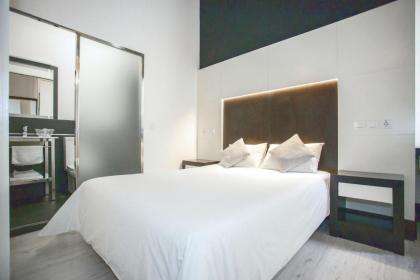 Alhambra Suites - image 20