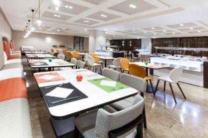 Novotel Madrid Center - image 9