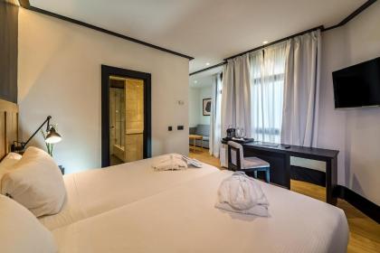 H10 Puerta de Alcala - image 16