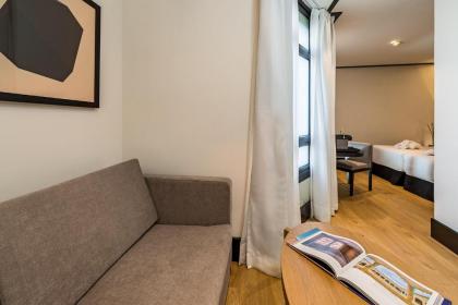 H10 Puerta de Alcala - image 17