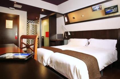 Hotel Avenida Gran Via - image 1