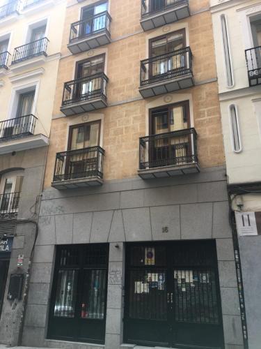 Apartamentos Caballero de Gracia - image 2