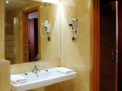Hotel Villa de Barajas - image 16