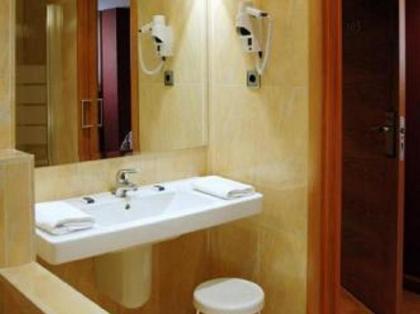 Hotel Villa de Barajas - image 9