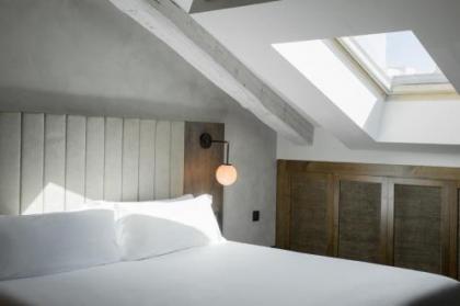 ICON Wipton by Petit Palace - image 18