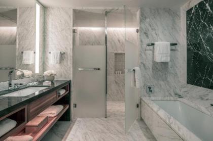 Four Seasons Hotel Madrid - image 4