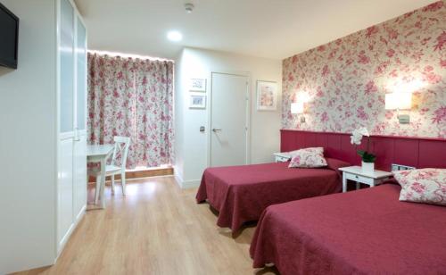 Hostal Matheu - main image