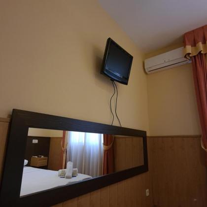 Hostal Oporto - image 21