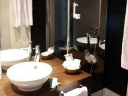 Eco Alcala Suites - image 10