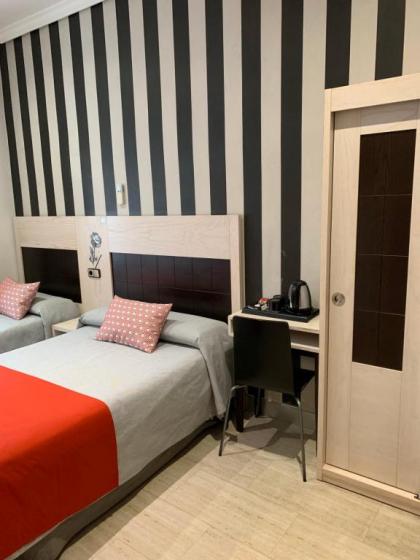 Hostal Castilla I Atocha - image 8