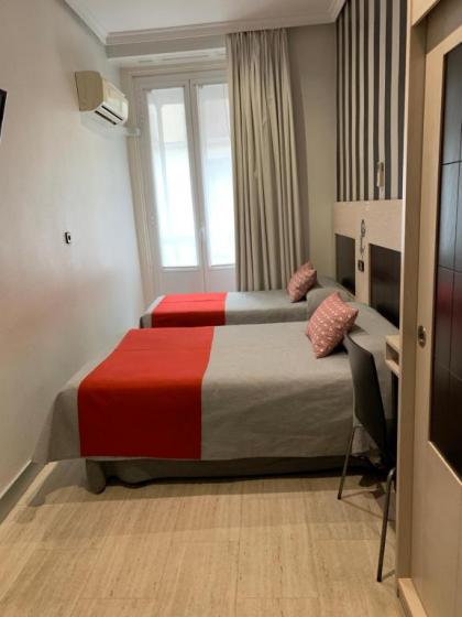 Hostal Castilla I Atocha - image 9