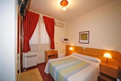 Hostal Prim - image 2