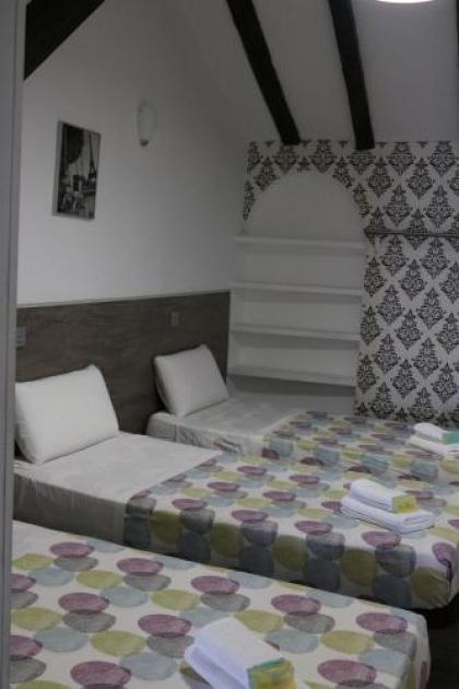 Hostal Abril Madrid - image 10