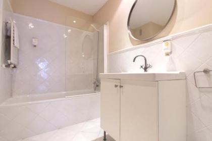 Apartment in the Centre - image 2