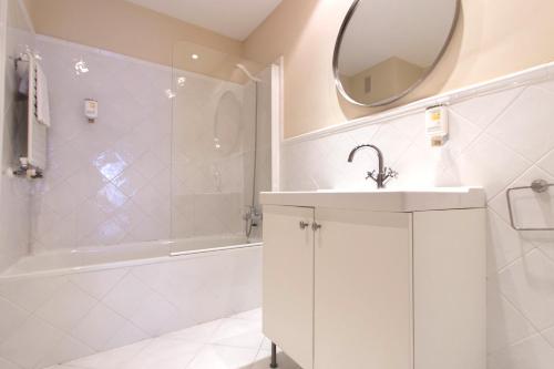 Apartment in the Centre - image 2