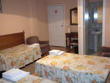 Hostal San Martin - image 11