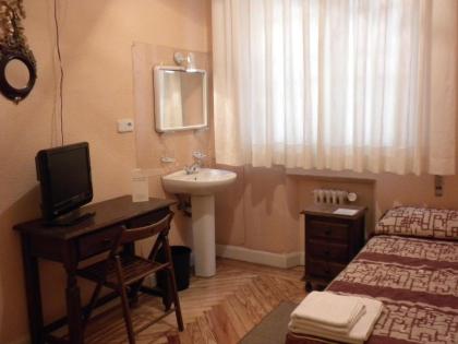 Hostal San Martin - image 12
