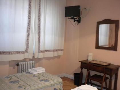 Hostal San Martin - image 8