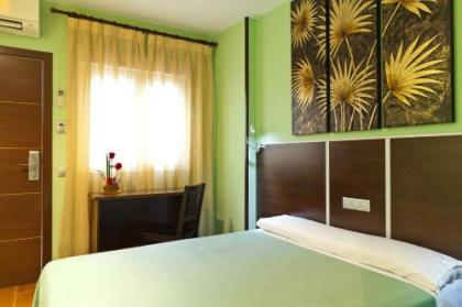 Hostal Avenida Barajas - image 1