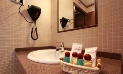 Hostal Avenida Barajas - image 10