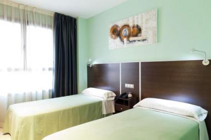 Hostal Avenida Barajas - image 20